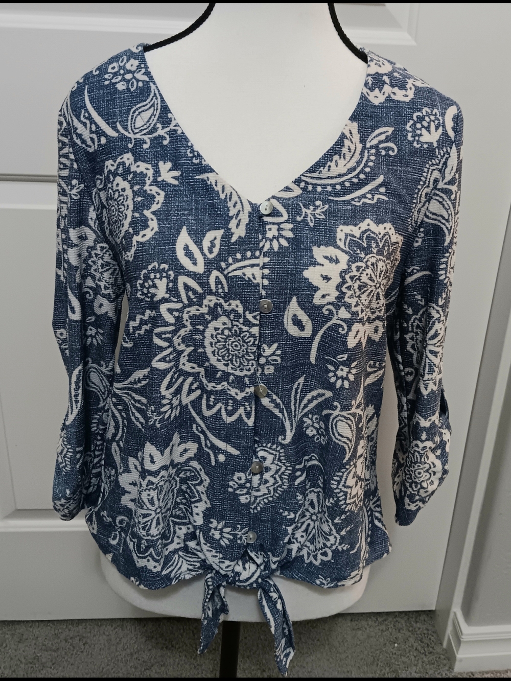 By Stitch- Blue Floral Button-Front Tie Hem Blouse